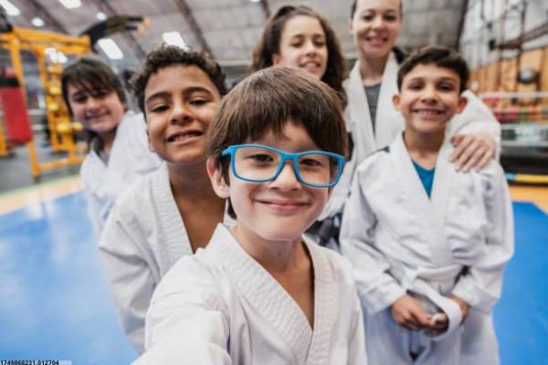 如何通过体育培训帮助学员实现自我提升？